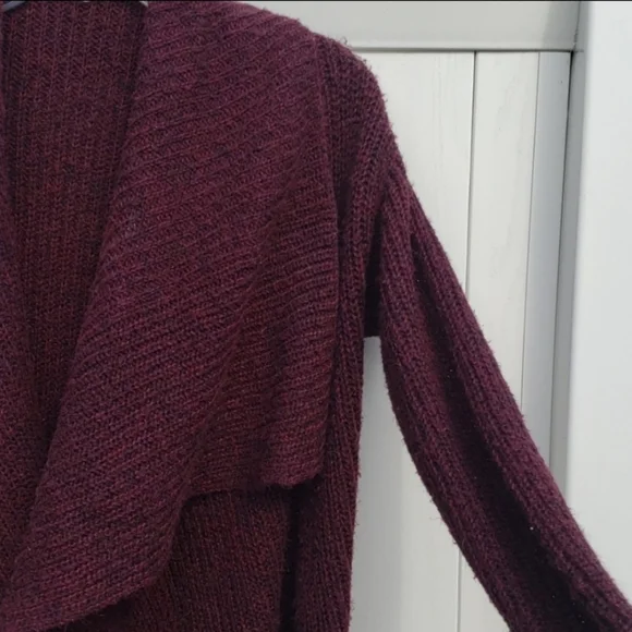 Cozy burgundy sweater - Picture 2 of 3